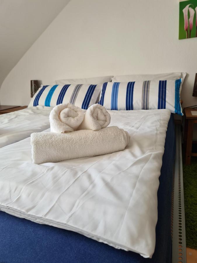 Ferienwohnung Швецинген Екстериор снимка