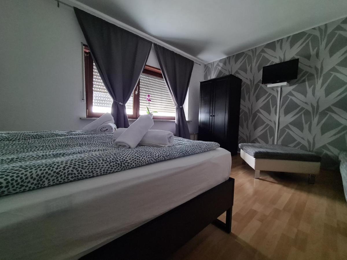 Ferienwohnung Швецинген Екстериор снимка