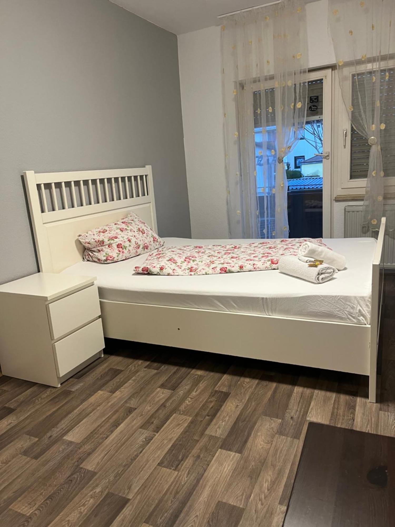 Ferienwohnung Швецинген Екстериор снимка